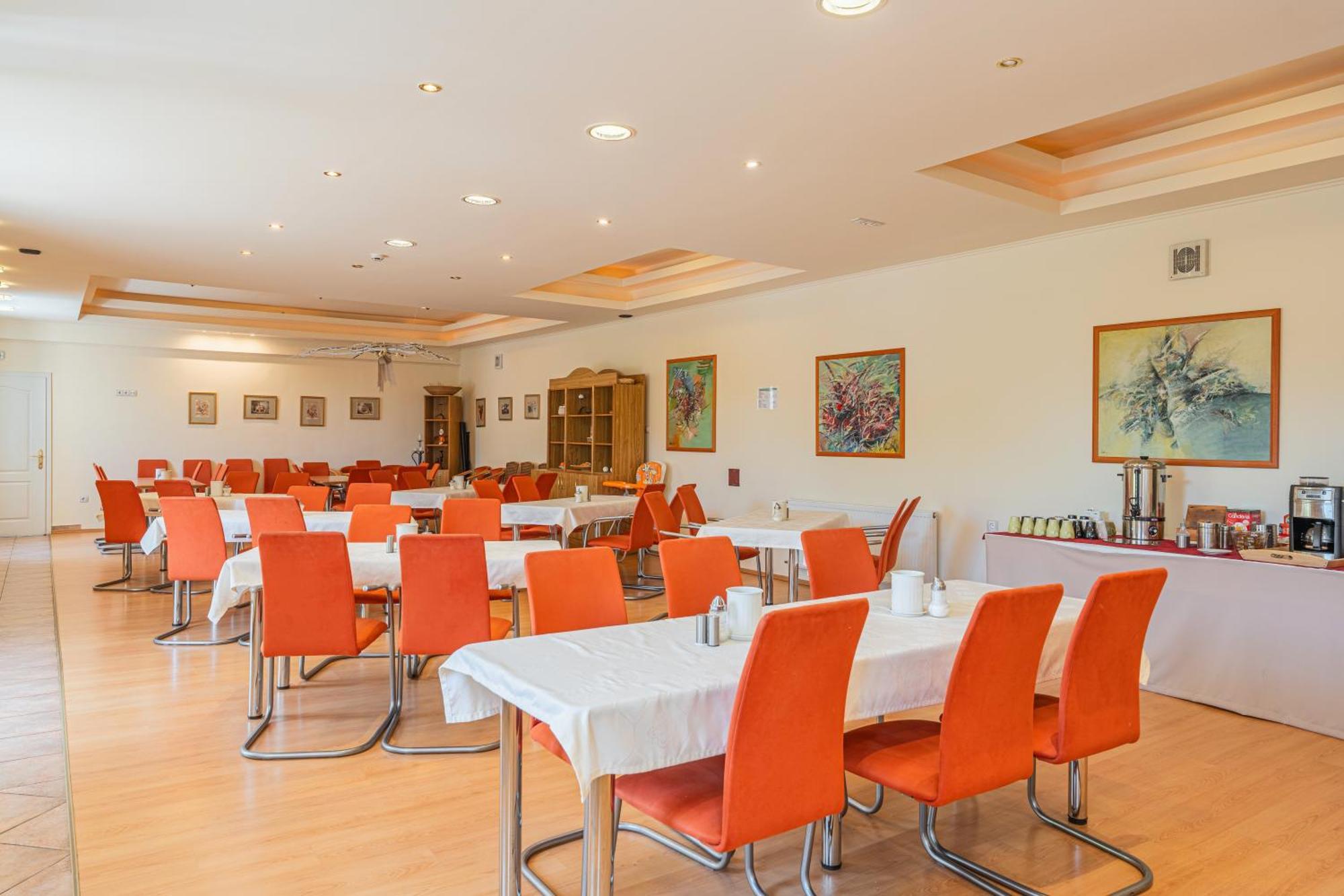 Hotel Oazis Hotel*** 4*