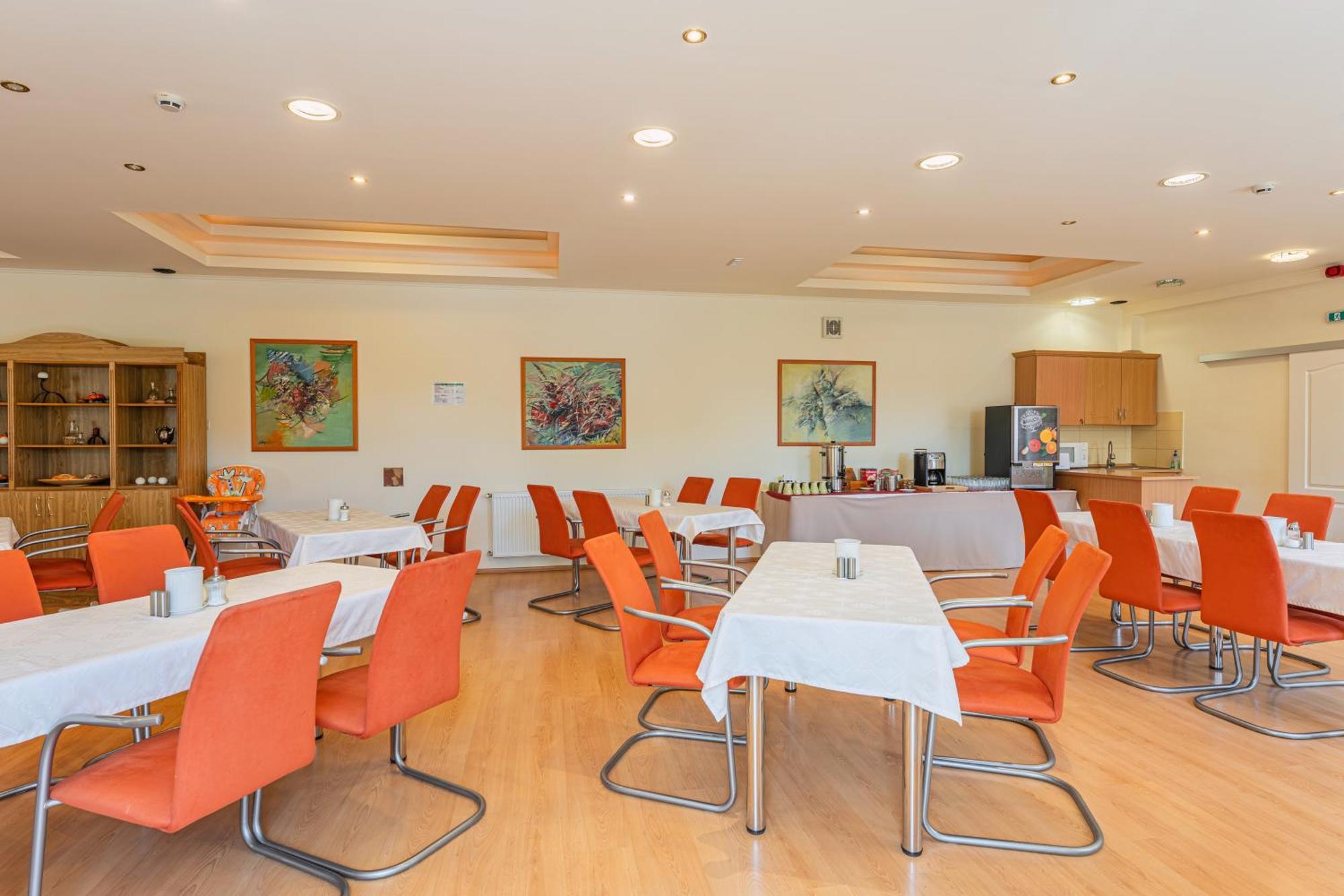 Hotel Oazis Hotel*** 4*